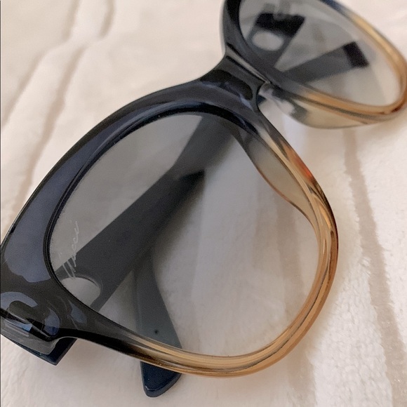 Gucci Butterfly Frame Sunglasses with Gradient UV Protection Lenses main image 12